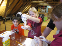 Kinderen doen proefjes
